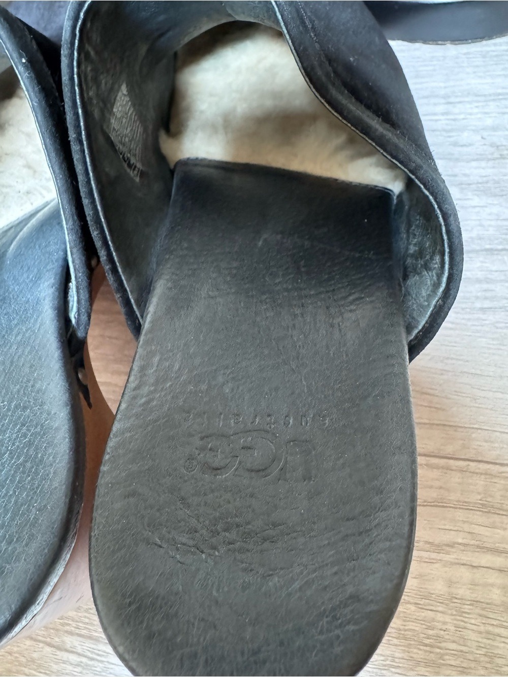 UGG Abbie Clogs size 7 - Picture 5 of 10